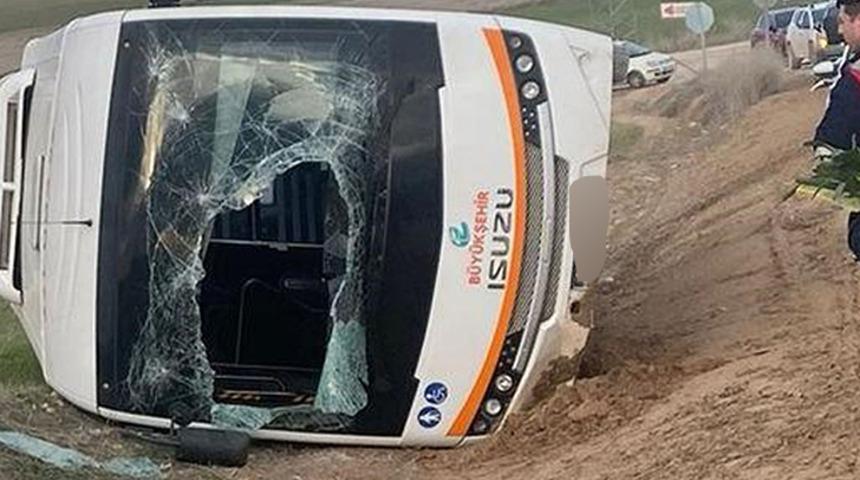 Eskişehir'de halk otobüsü devrildi: 11 kişi yaralandı