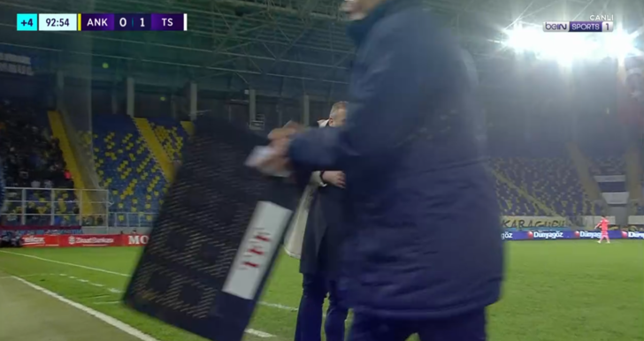 Emre Belözoğlu maç bitmeden çılgına döndü! Abdullah Avcı sakinleştirmeye çalıştı ama işe yaramadı... G5