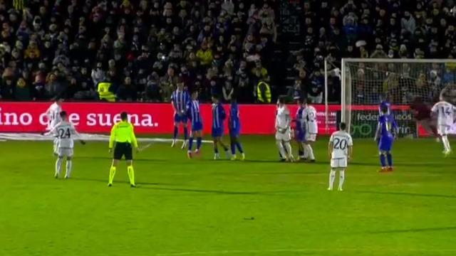 Arda Güler'in Real Madrid formasıyla kullandığı frikik direkte patladı! O anlar sosyal medyada milyonlar kez izlendi