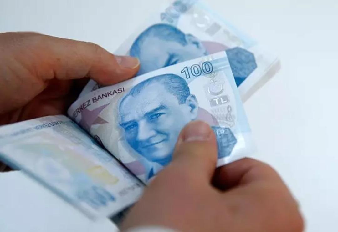 4 alternatifli tablo, asgari &uuml;creti bilen SGK uzmanı anlattı, hangi durumda ka&ccedil; lira emekli maaşı alacaksınız?