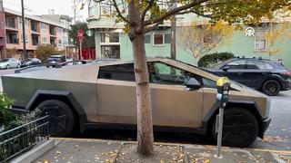 Tesla Cybertruck park halinde görüntülendi! İşte o anlar