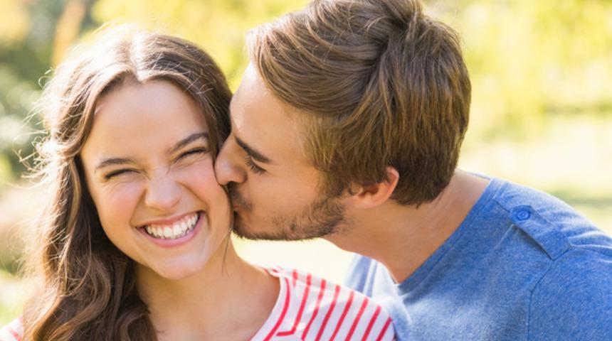 Yargıtay'dan 'yanaktan öpme' kararı! Sarkıntılık sayıldı