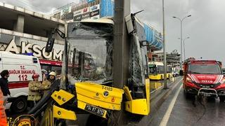 Faciadan dönüldü: Esenyurt'ta İETT otobüsü direğe çarptı