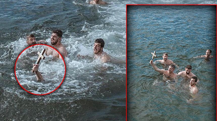 Soğuk sulara atlayıp haçı çıkarmak için yarıştılar! Büyükada'da denizden haç çıkarma töreninden hareketli görüntüler