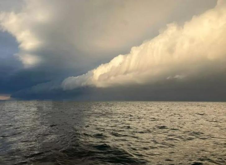 İstanbul hava durumu! Sağanak yağış ve fırtına alarmı... Kara bulutlar kenti kapladı, sosyal medyada gündem oldu: Dışarı çıkmaya korkuyorum! Sanki canlar kırılacak! G3