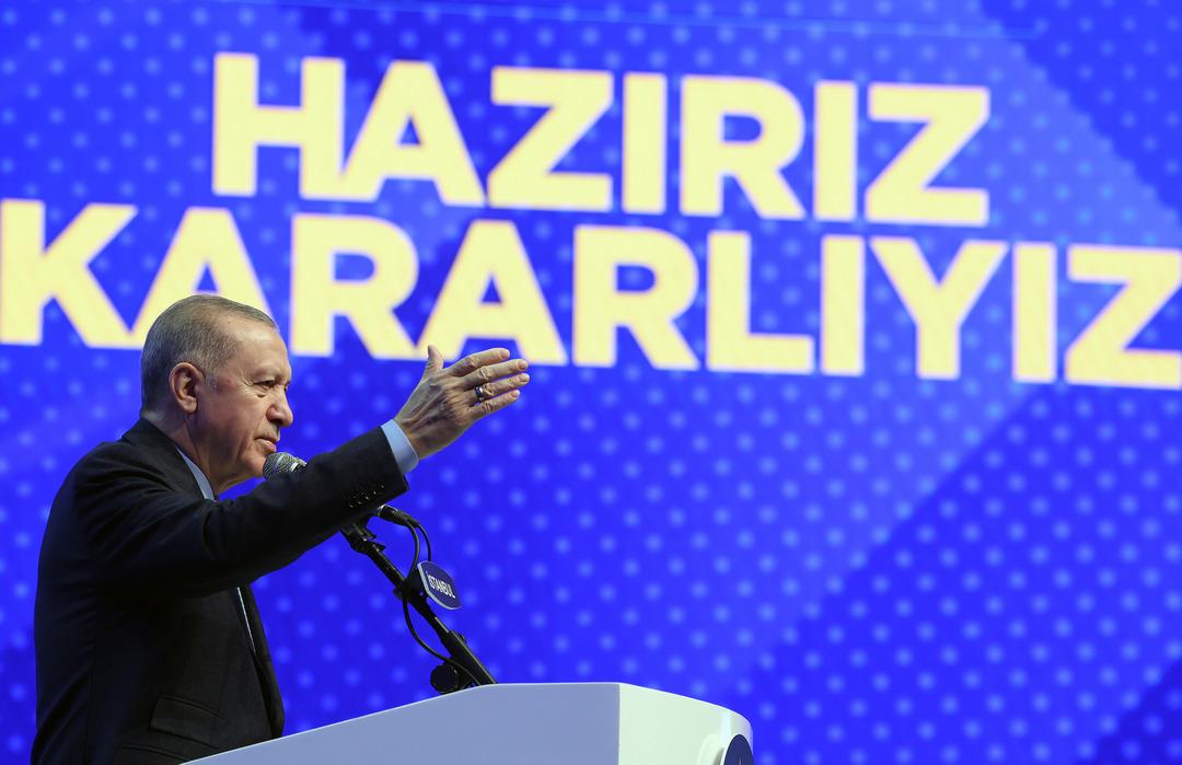 Erdoğan hepsinin elini havaya kaldırdı, se&ccedil;im yarışını b&ouml;yle başlattı! AK Parti'nin 26 ildeki merakla beklenen belediye başkan adayları belli oldu