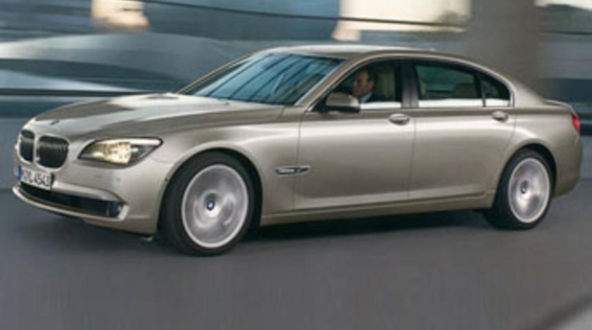 Eş-dost l&uuml;ks otosu bile kiralandı