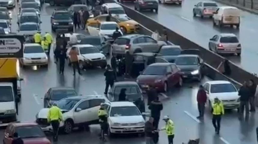 Ankara'da zincirleme kaza! 26 araç birbirine girdi