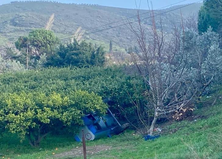 İzmir'de hortum paniği! Su tankerini ve evlerin çatısı uçtu, ağaçları kökünden söktü G3