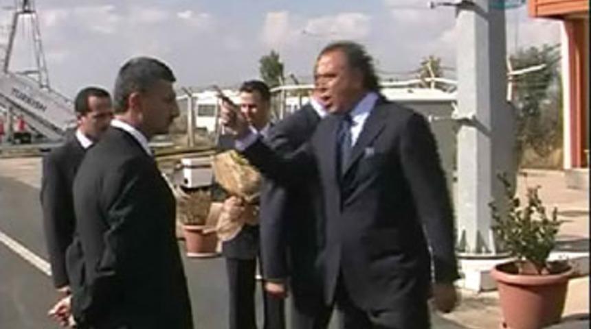 Sırrı Sakık'ı &ccedil;ıldırtan protokol krizi..