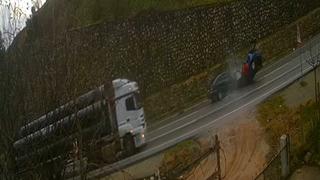 Otomobiller kafa kafaya çarpıştı: Ölü ve yaralılar var! Kaza anı böyle görüntülendi