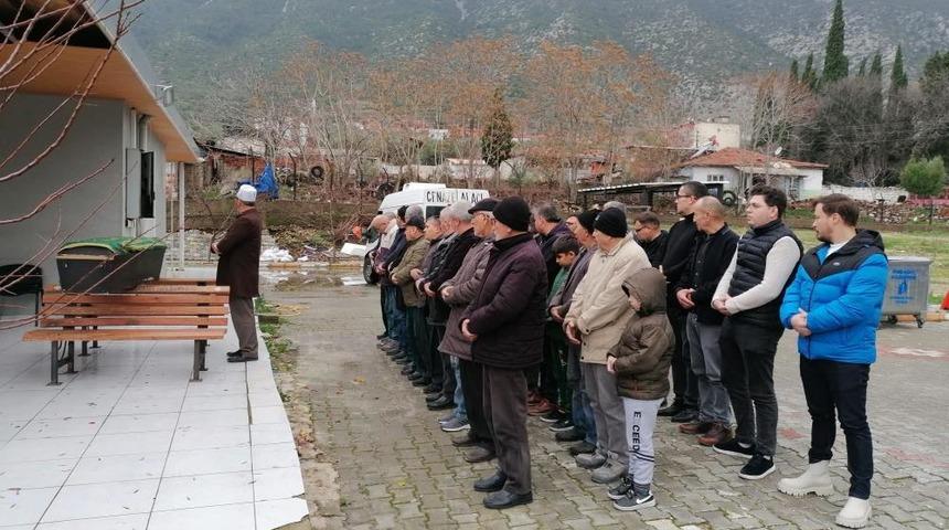 Manisa'da kan donduran cinayet! Yaşlı kadın boğazı kesilerek öldürülmüş bulundu! Komşusu gözaltında