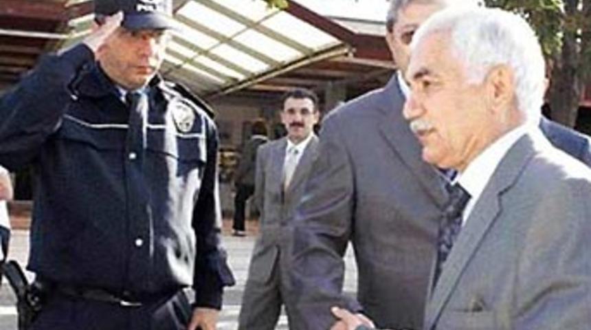 Bakan protokol&uuml; teğet ge&ccedil;ti