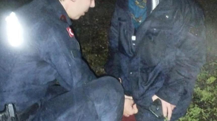 Söğüt'te mantar toplarken kaybolan vatandaş, jandarmanın parkasıyla ısındı