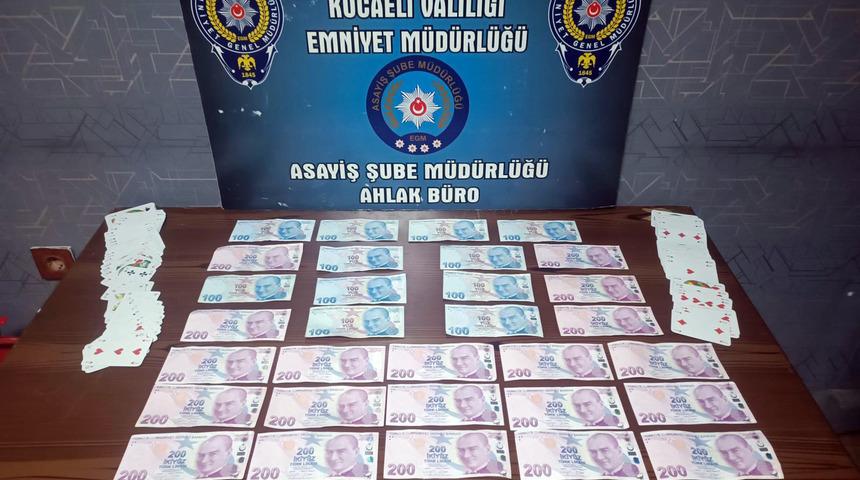 Kocaeli'de kumar oynayan 3 kişiye para cezası verildi