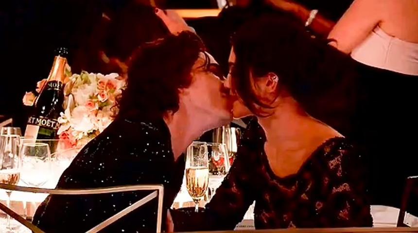 Altın Küre Ödülleri'nde Timothee Chalamet ve Kylie Jenner kimseyi umursamadı! Öpüşürken kameraya da yakalandılar