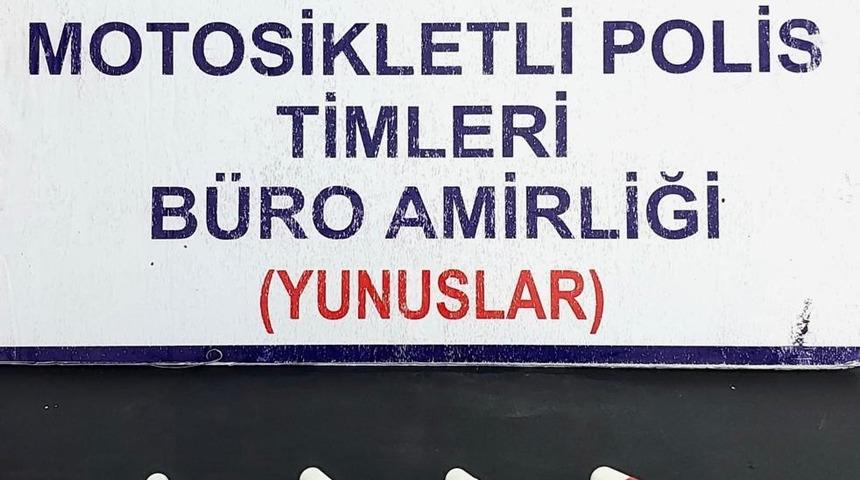 Kütahya’da Yunus Timlerince durdurulan araçta uyuşturucu ele geçirildi