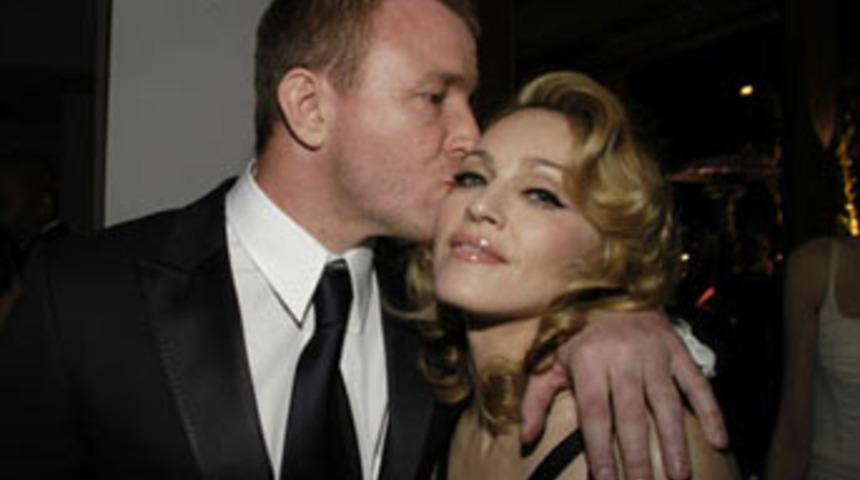 "Madonna bir geri zekalıdır"