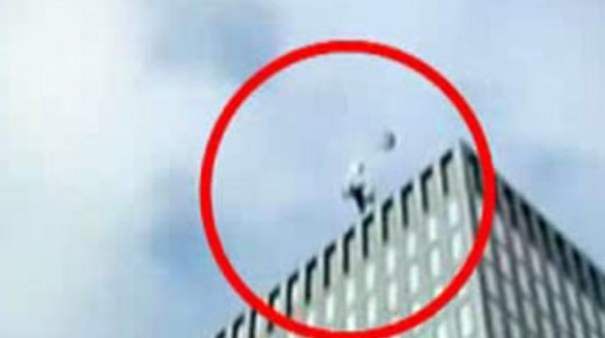 Kuleden &ouml;l&uuml;me atladı