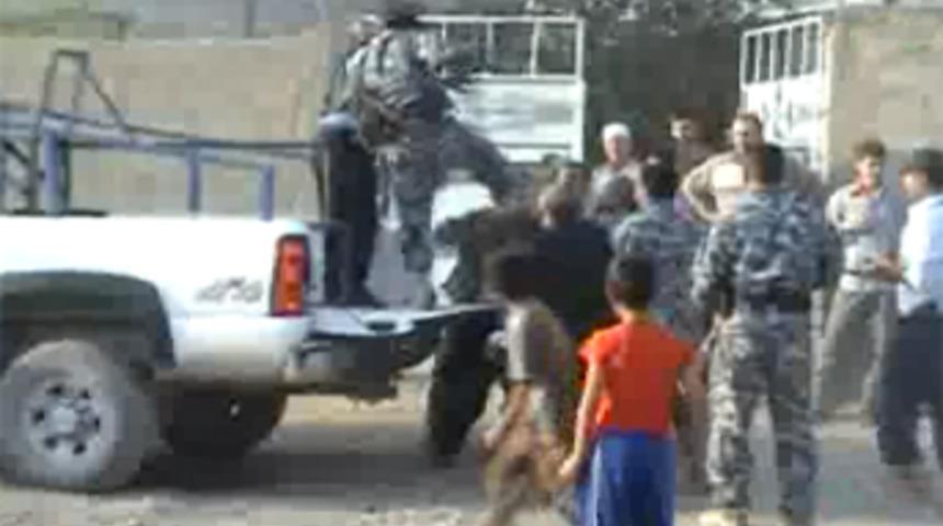 Irak'ta "polis ter&ouml;r&uuml;" kameralara yansıdı