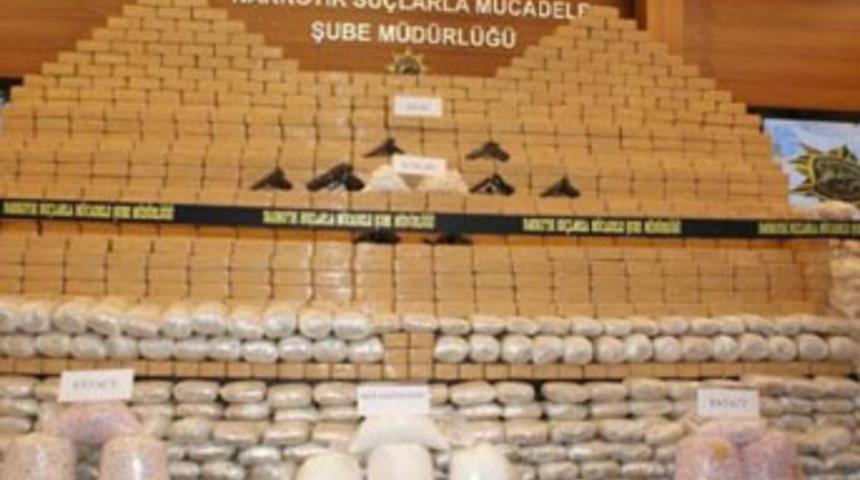 Beyoğlu'nda 2 milyarlık eroin yakalandı