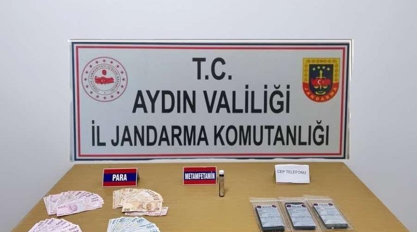 Söke’de durdurulan araçta uyuşturucu ve para ele geçirildi
