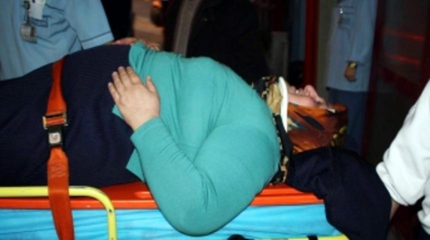 Faciayı otob&uuml;s şof&ouml;r&uuml; &ouml;nledi: 8 yaralı