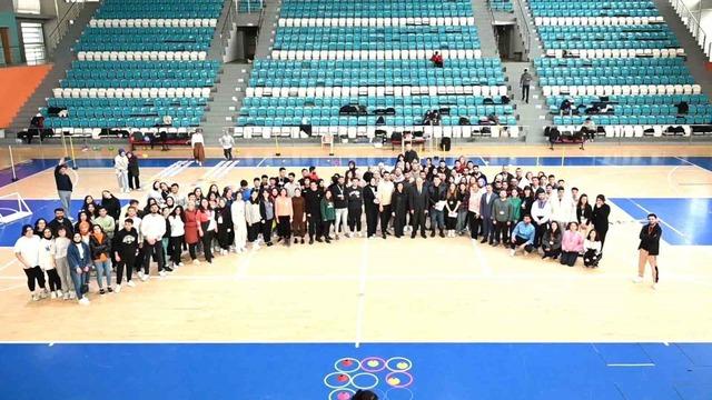 Uşak Üniversiteli öğrenciler ’Hayatın Ritmini Sporla Yakala’dı