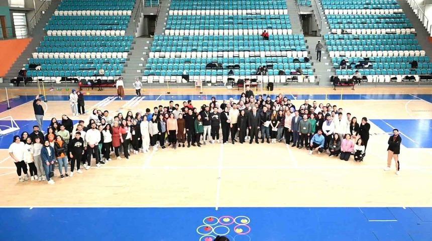 Uşak Üniversiteli öğrenciler ’Hayatın Ritmini Sporla Yakala’dı