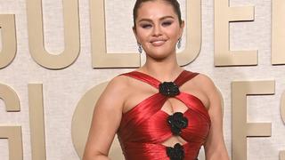 Selena Gomez, Altın Küre'nin rüküşleri arasına girdi! Elbisesinin alt kısmıyla zor anlar yaşayınca... 
