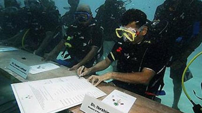 Su altında bakanlar kurulu toplantısı