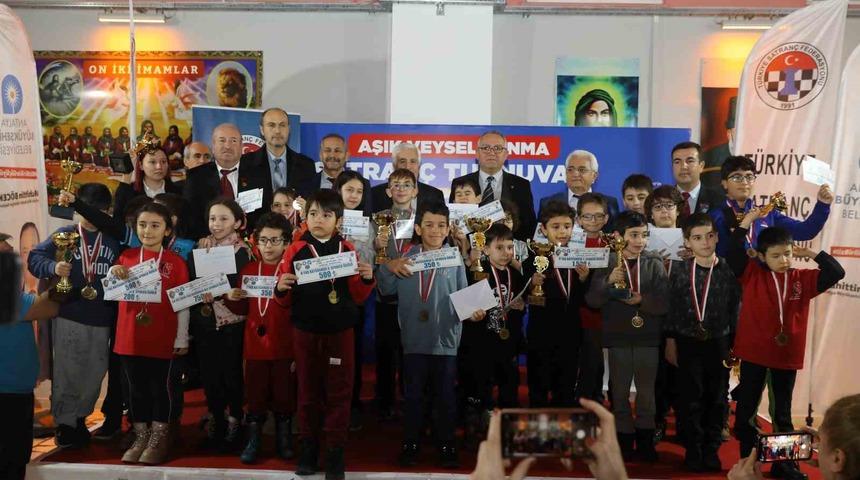 Büyükşehirden Aşık Veysel’i Anma Satranç Turnuvası düzenlendi