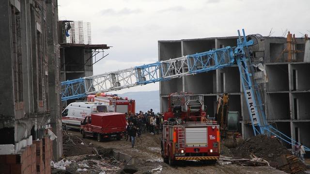 İnşaatta kule vinç devrildi, operatör hayatını kaybetti! Kahreden detay: Faciayı önlemiş