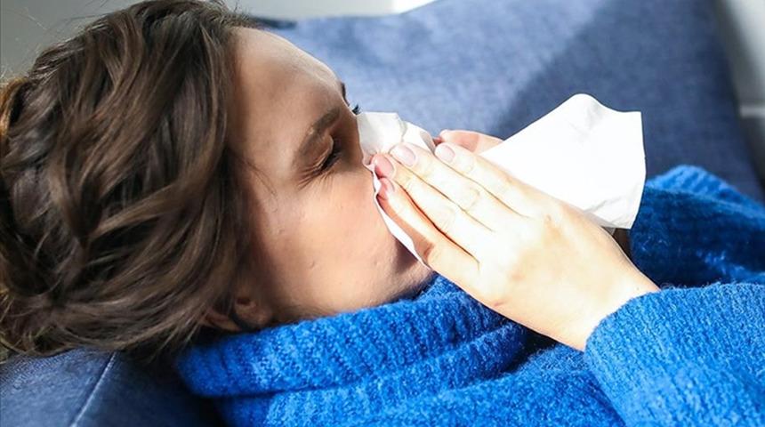 İsim değiştirerek kış boyu sürebiliyor! Hastaneler dolup taşıyor... Uzman isimden önemli uyarılar