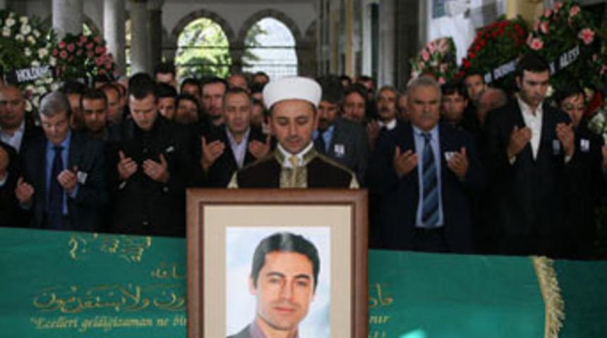 Cem son yolculuğuna uğurlanıyor