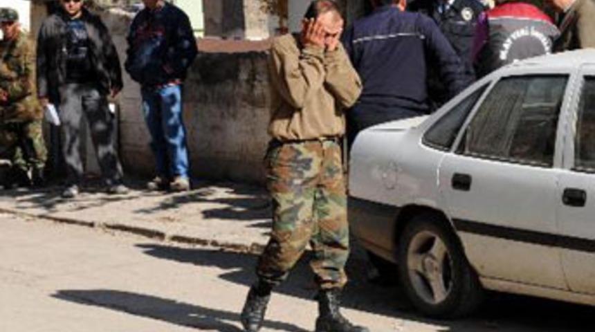 Kızının acısına dayanamadı