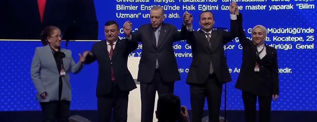 El kaldırma merasiminde ilgin&ccedil; anlar! Cumhurbaşkanı Erdoğan'ın ilk anonsundan sonra g&ouml;zler her yerde Kocatepe'yi aradı