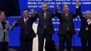 El kaldırma merasiminde ilginç anlar! Cumhurbaşkanı Erdoğan'ın ilk anonsundan sonra gözler her yerde Kocatepe'yi aradı