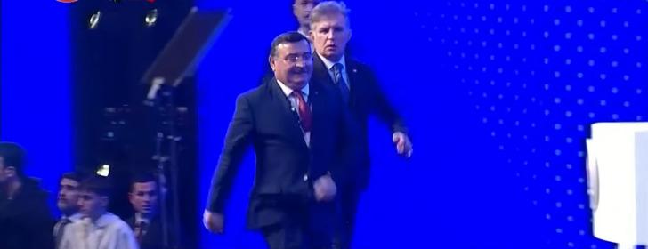 El kaldırma merasiminde ilginç anlar! Cumhurbaşkanı Erdoğan'ın ilk anonsundan sonra gözler her yerde Kocatepe'yi aradı G3