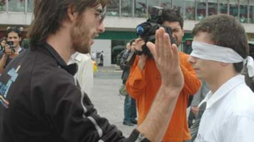 "Bana tokat at, sana para vereyim"