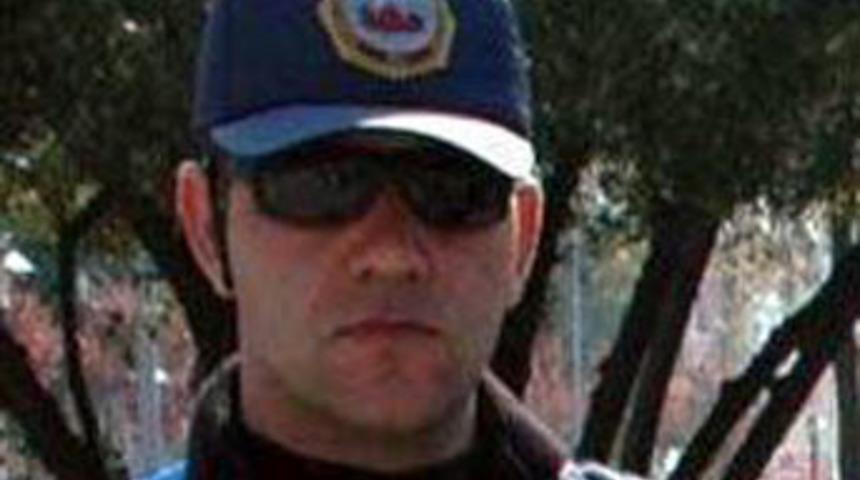 Polis, Atat&uuml;rk Anıtı &ouml;n&uuml;nde intihar etti