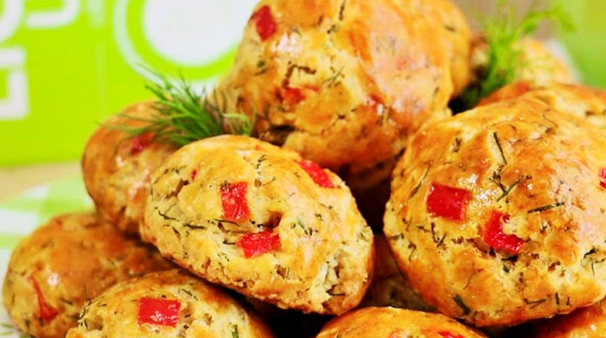 Çay demlenene kadar hazır! 10 dakikada fırına atabileceğiniz dereotlu poğaça tarifi