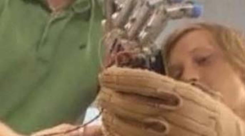 Hissedebilen robot el geliştirildi