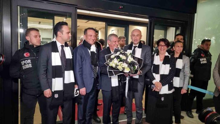 SON DAKİKA: Beşiktaş'ın yeni teknik direktörü Fernando Santos İstanbul'a geldi! Siyah-Beyazlılar yeni hocasına kavuştu... Portekizli çalıştırıcı atkıyı taktı pozunu verdi G4