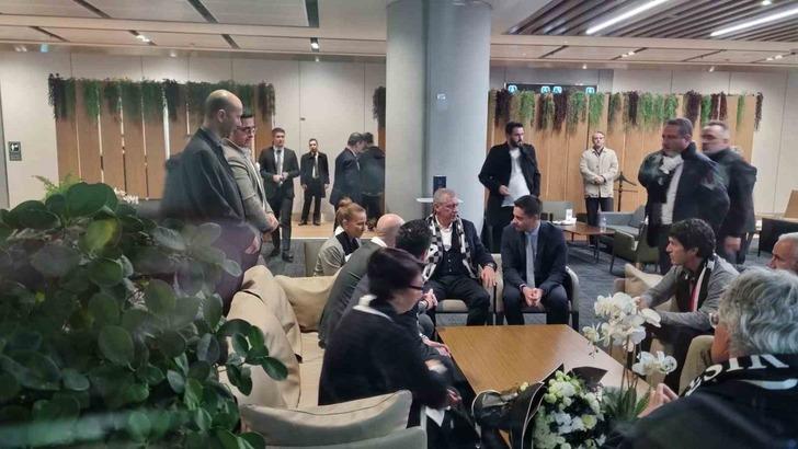 SON DAKİKA: Beşiktaş'ın yeni teknik direktörü Fernando Santos İstanbul'a geldi! Siyah-Beyazlılar yeni hocasına kavuştu... Portekizli çalıştırıcı atkıyı taktı pozunu verdi G5