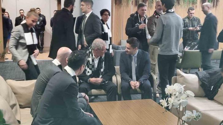 SON DAKİKA: Beşiktaş'ın yeni teknik direktörü Fernando Santos İstanbul'a geldi! Siyah-Beyazlılar yeni hocasına kavuştu... Portekizli çalıştırıcı atkıyı taktı pozunu verdi G2