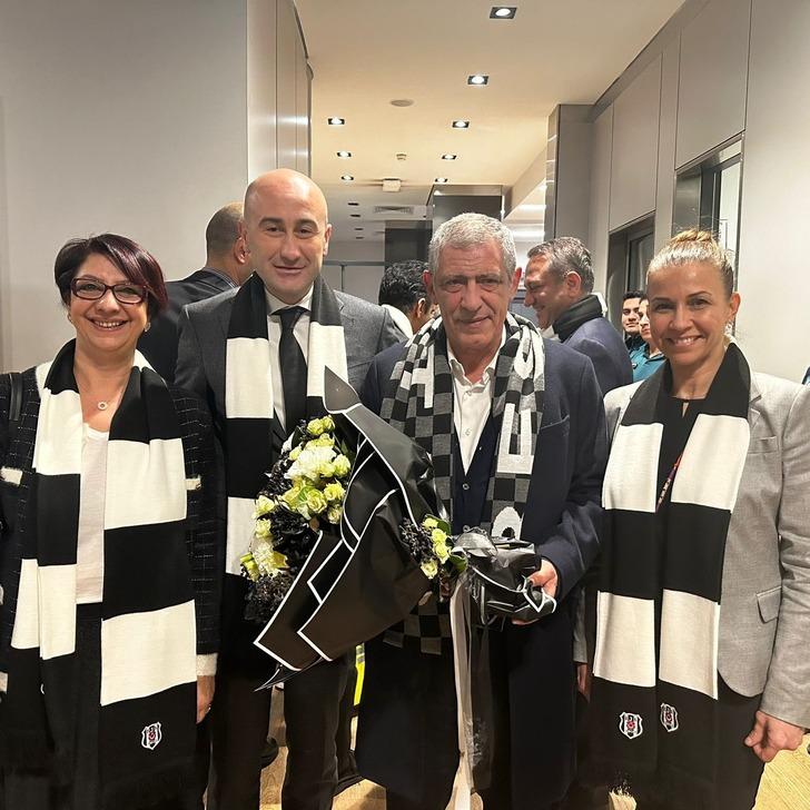 SON DAKİKA: Beşiktaş'ın yeni teknik direktörü Fernando Santos İstanbul'a geldi! Siyah-Beyazlılar yeni hocasına kavuştu... Portekizli çalıştırıcı atkıyı taktı pozunu verdi G3