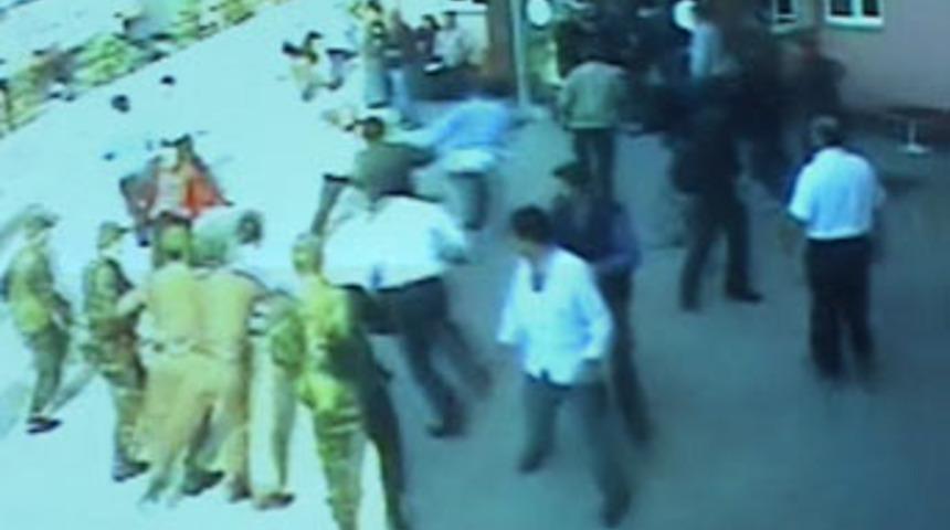 Hastane &ouml;n&uuml;nde pusu