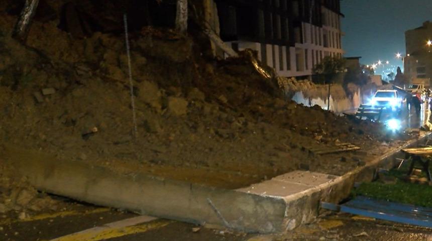 Pendik'te bir cadde trafiğe kapatıldı! Okulun istinat duvarı yola çöktü!