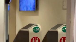 İstanbul'daki bir AVM'de tuvalet ücreti 50 TL oldu! Şaka gibi diyerek o görüntüleri paylaştı  